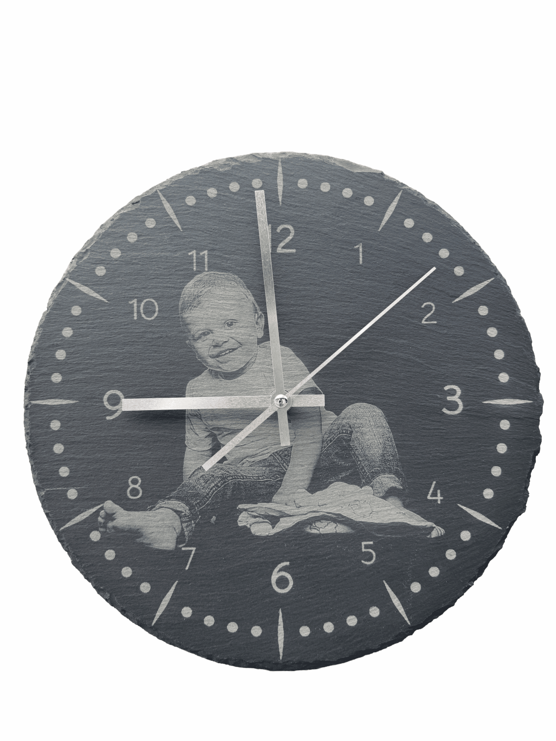 Personalisierte Uhr aus Schiefer